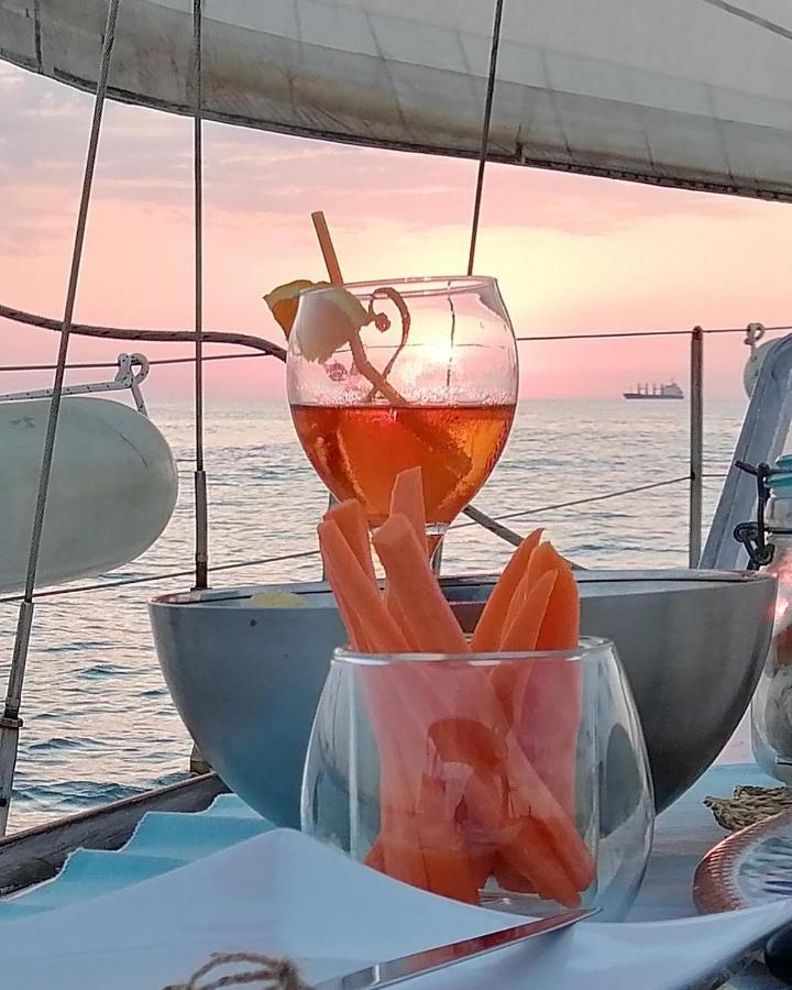 Hotel La Tua Stanza A Vela Sul Mare Bari Exterior foto